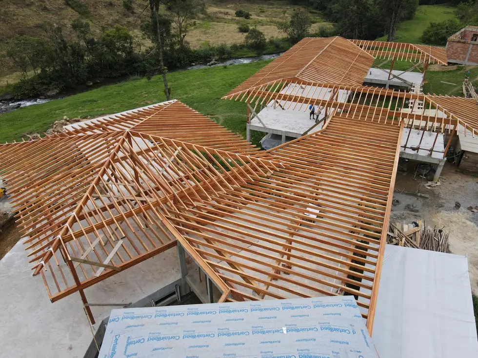 Madeiramento do telhado — vista aérea — NS Engenharia