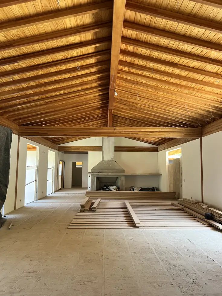 Assentamento de piso e forro em madeira — NS Engenharia