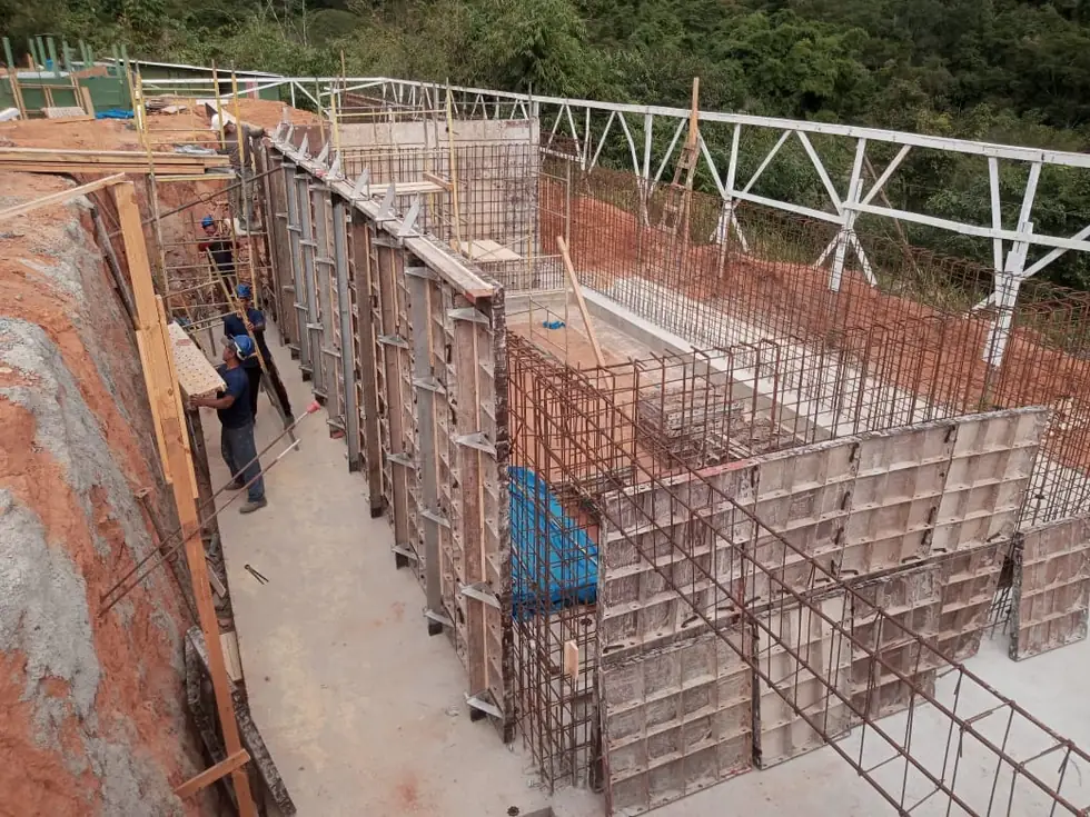 Formas e armaduras de muro de arrimo — NS Engenharia