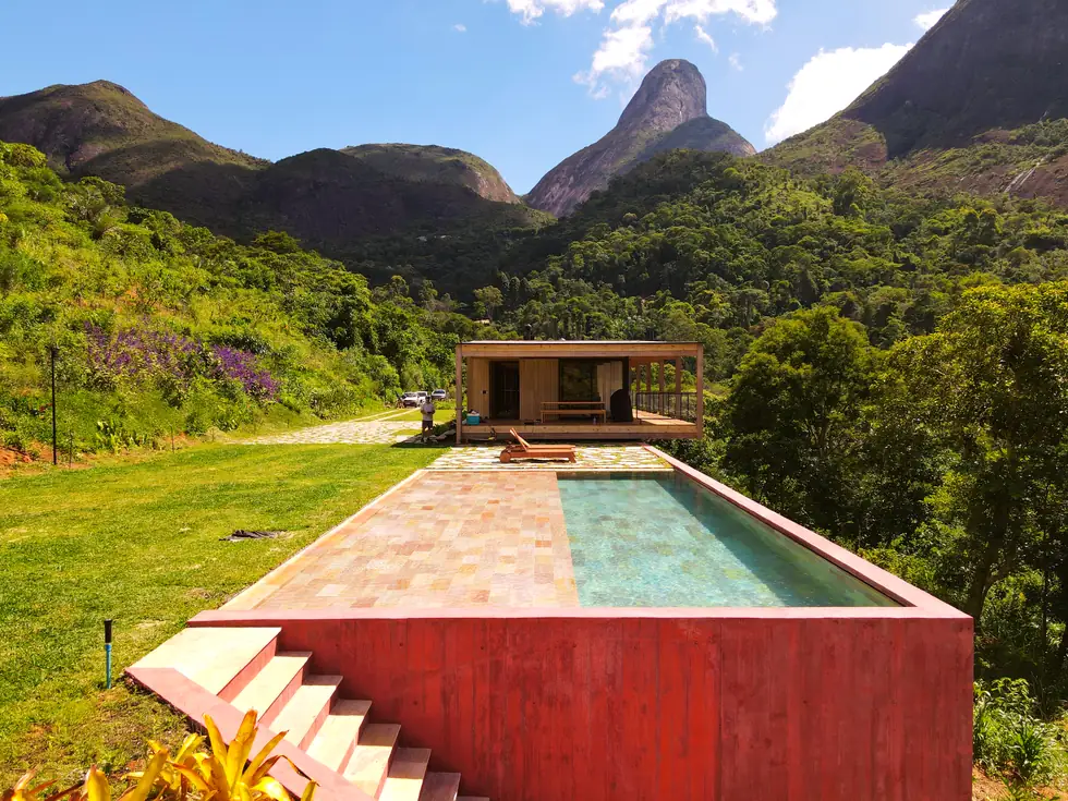 Residência com piscina e vista para a serra — NS Engenharia
