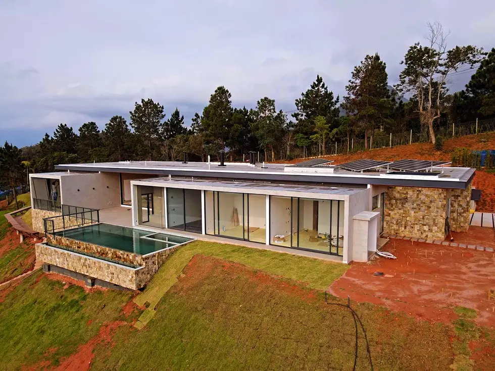Piscina de borda infinita — vista aérea — NS Engenharia